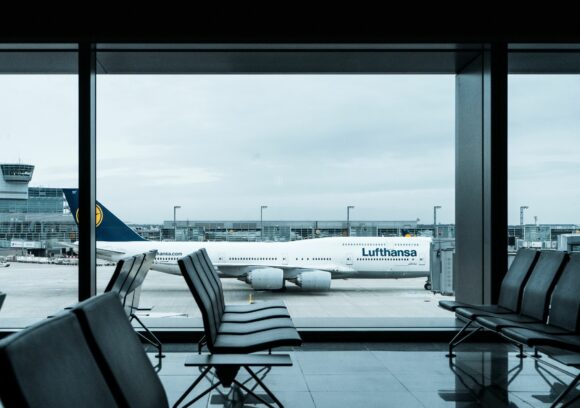 Due to a one-day strike by Lufthansa, Switzerland's flag carrier SWISS has cancelled flights today. The strike is expected to cancel flights for around 1.000 SWISS passengers. Lufthansa strike hits customers in Switzerland.